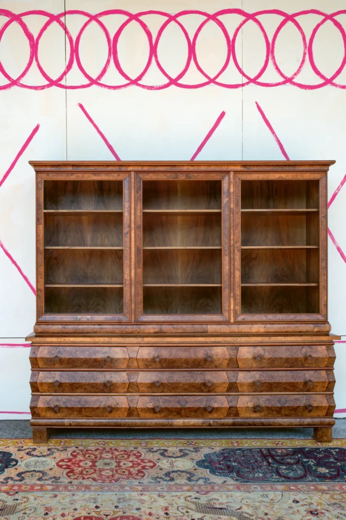 Fritz August Breuhaus, bookcase, burled walnut veneer, manufactured by Hömig,
Hönnigen, 1924